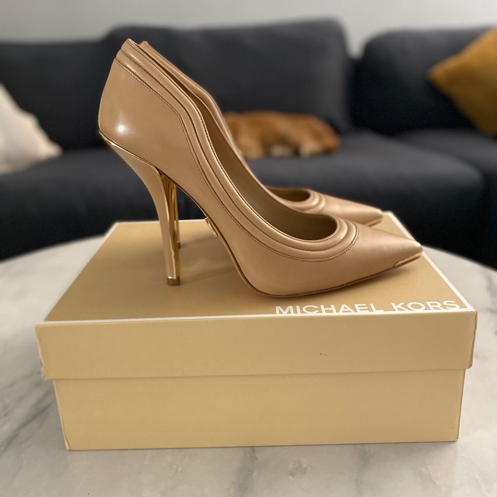 KORS ‘April’ Pump